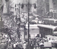 FIFTH AVENUE AT CHRISTMAS TIME